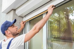 como-instalar-cortinas-roller-al-techo